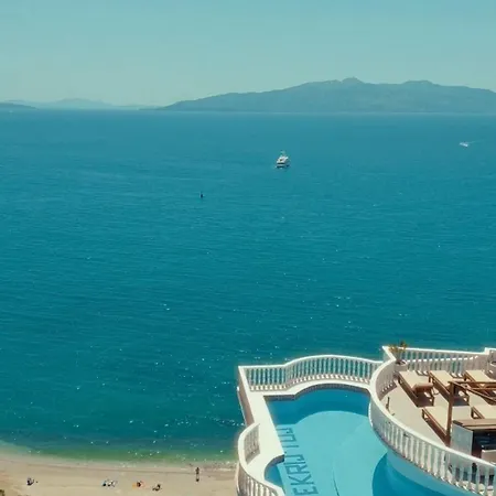 Chateau De Monte Cristo - Rooftop Pool