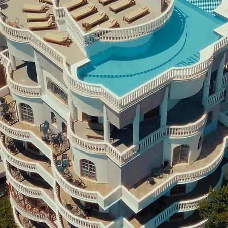 Chateau De Monte Cristo - Rooftop Pool