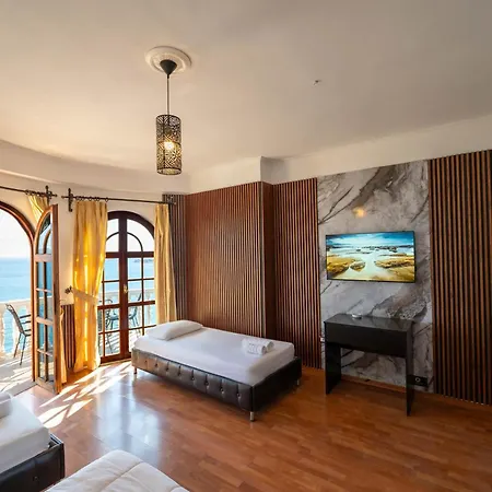 Chateau De Monte Cristo - Rooftop Pool 호텔 4*